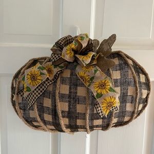 SOLD- NWOT Pumpkin wreath